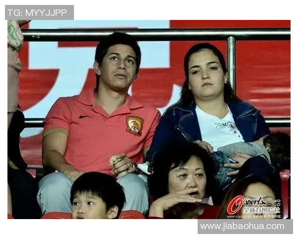 中超足球明星女友背后的故事与生活揭秘，闪耀球场之外的她们